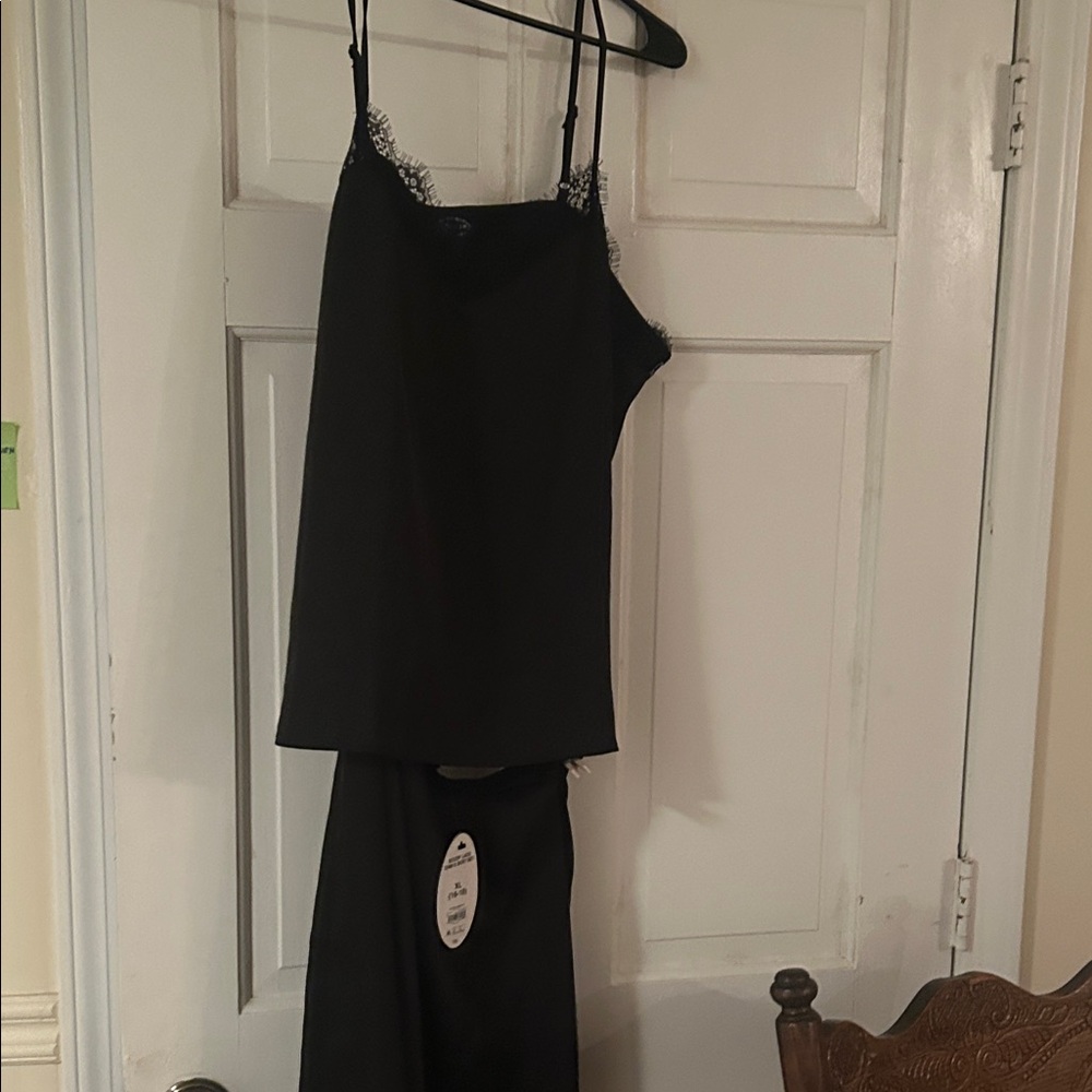 Elegant New with tax scoop lace, Cami and skirt set black with lace size tail